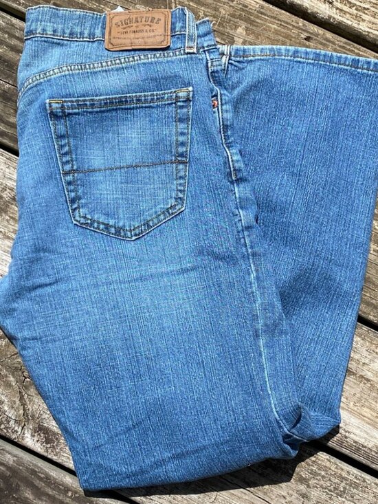 Signature Levi Strauss Other - Signature Levi Strauss & Co. Relaxed Fit Jeans 34x32 Blue Denim Jeans